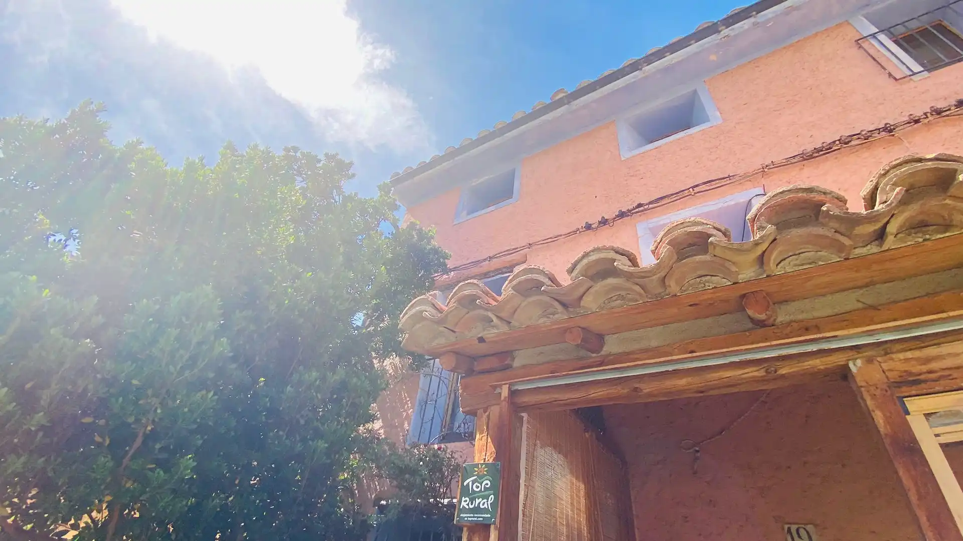 Vista exterior de Casa o xalet en venda en Villarluengo amb Calefacció, Jardí privat i Terrassa