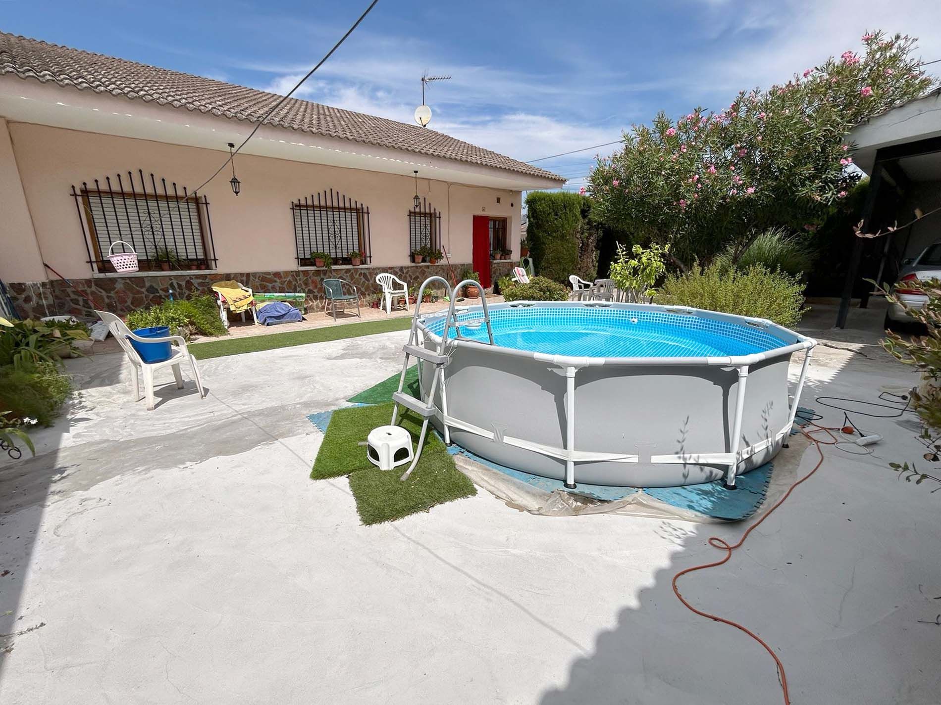 Piscina de Casa o xalet en venda en Esquivias amb Jardí privat, Terrassa i Traster