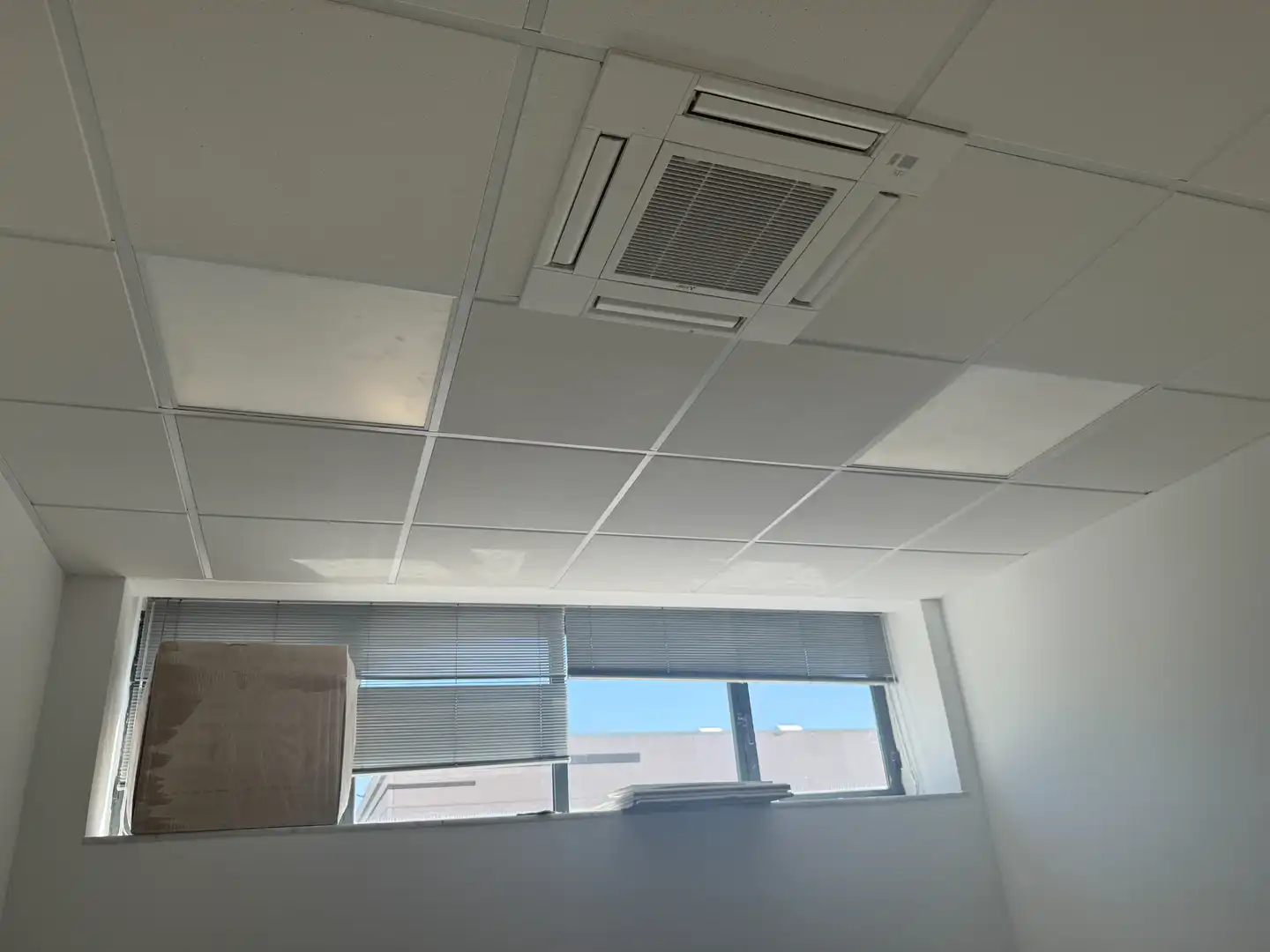 Vista exterior de Local en venta en Las Rozas de Madrid con Aire acondicionado, Calefacción y Alarma