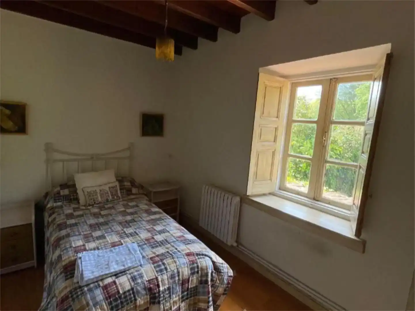 Dormitori de Finca rústica en venda en Val de San Vicente  amb Balcó