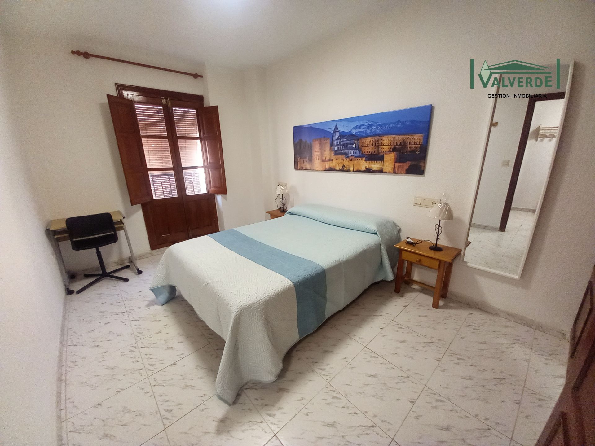 Dormitori de Apartament de lloguer en  Granada Capital amb Moblat, Rentadora i Microones
