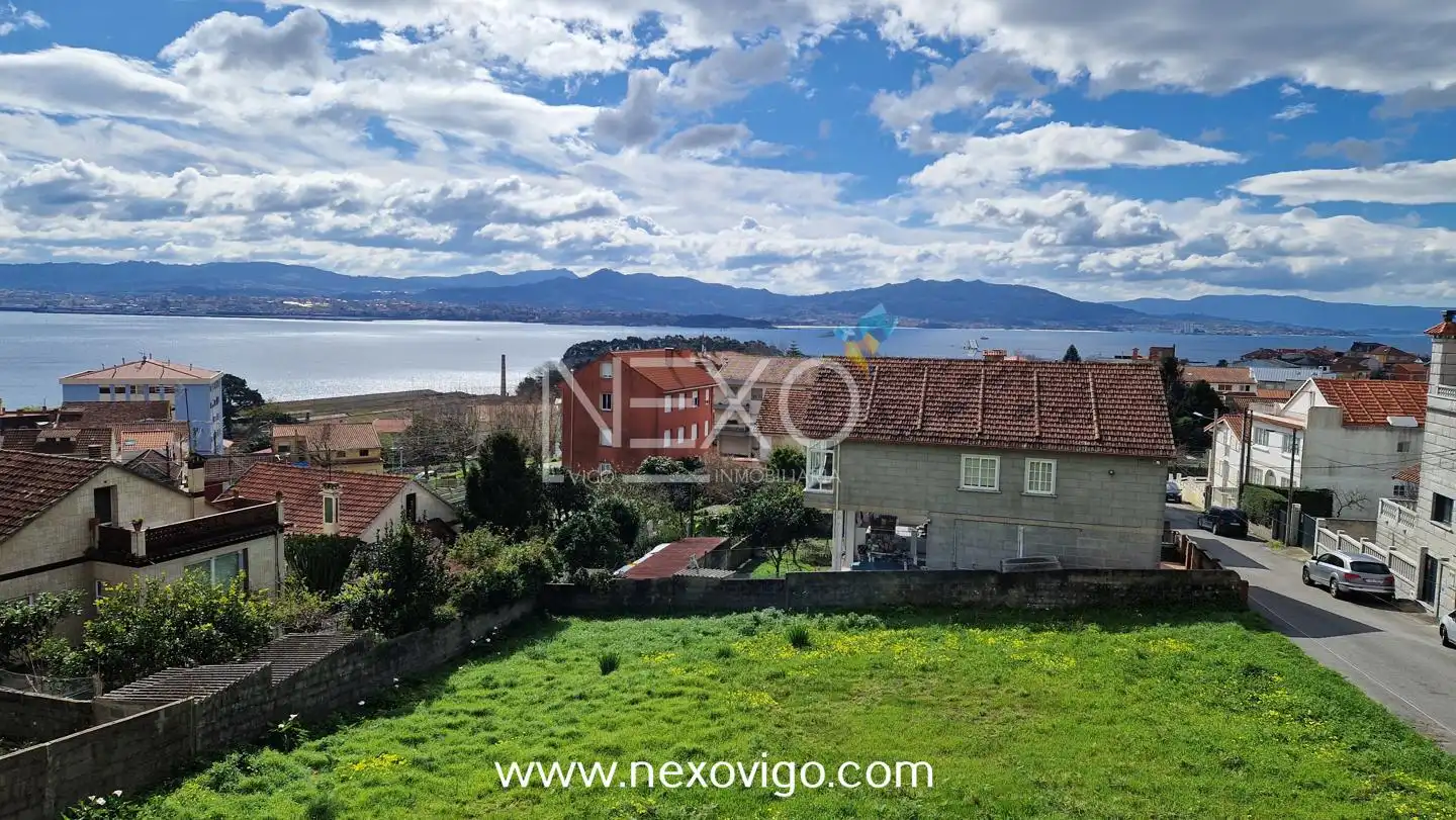 Casa o xalet en venda en Cangas  amb Calefacció, Jardí privat i Parquet