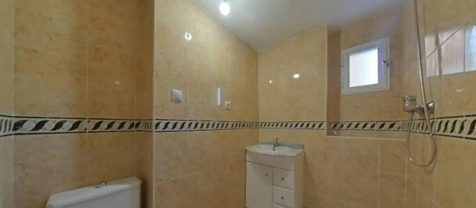 Baño de Piso en venta en Fuenlabrada con Terraza