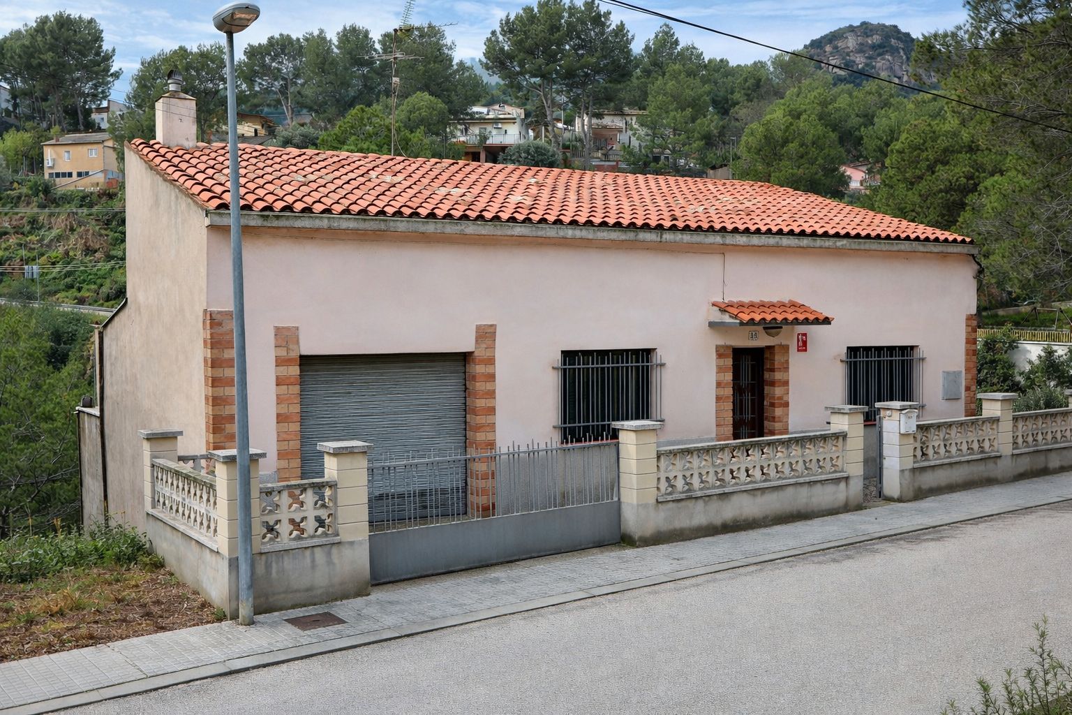Vista exterior de Casa o xalet en venda en Monistrol de Montserrat amb Aire condicionat, Calefacció i Jardí privat