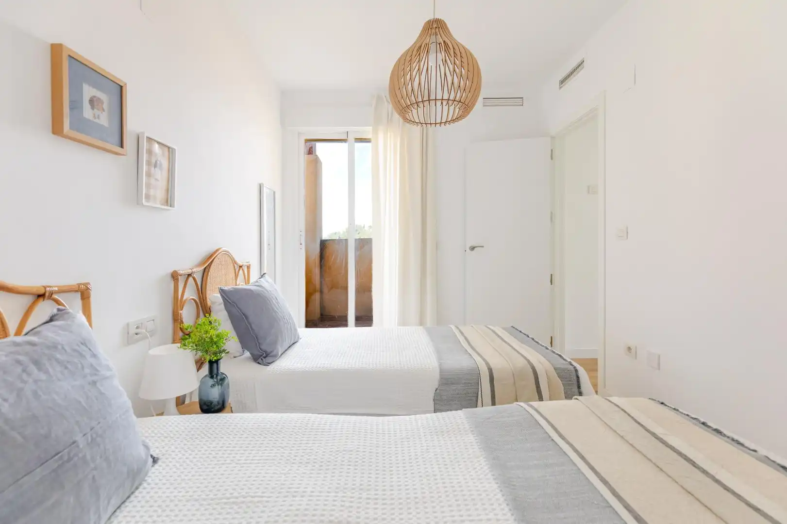 Schlafzimmer von Einfamilien-Reihenhaus zum Verkauf in Gilet mit Terrasse, Abstellraum und Balkon