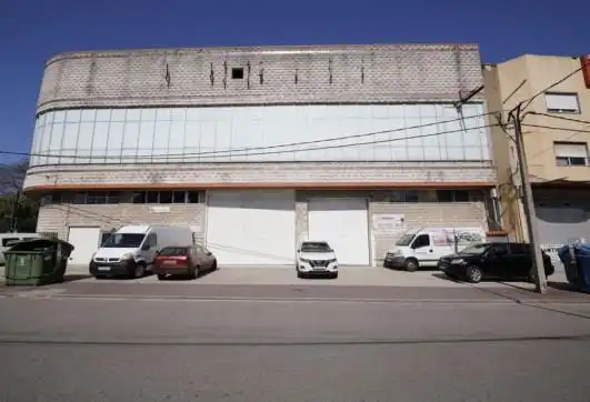Vista exterior de Nau industrial en venda en Vigo 