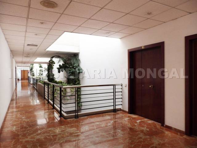 Oficina en Venta en N/A, -1 en Almeda - El Corte Inglés