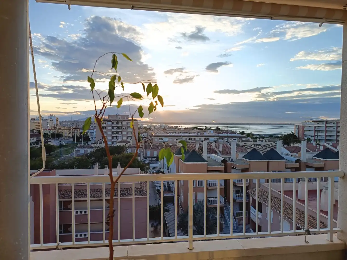 Vista exterior de Apartament de lloguer en Santa Pola amb Aire condicionat, Calefacció i Moblat