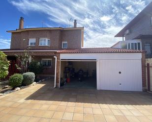 Exterior view of House or chalet for sale in  Zaragoza Capital  with Air Conditioner and Terrace