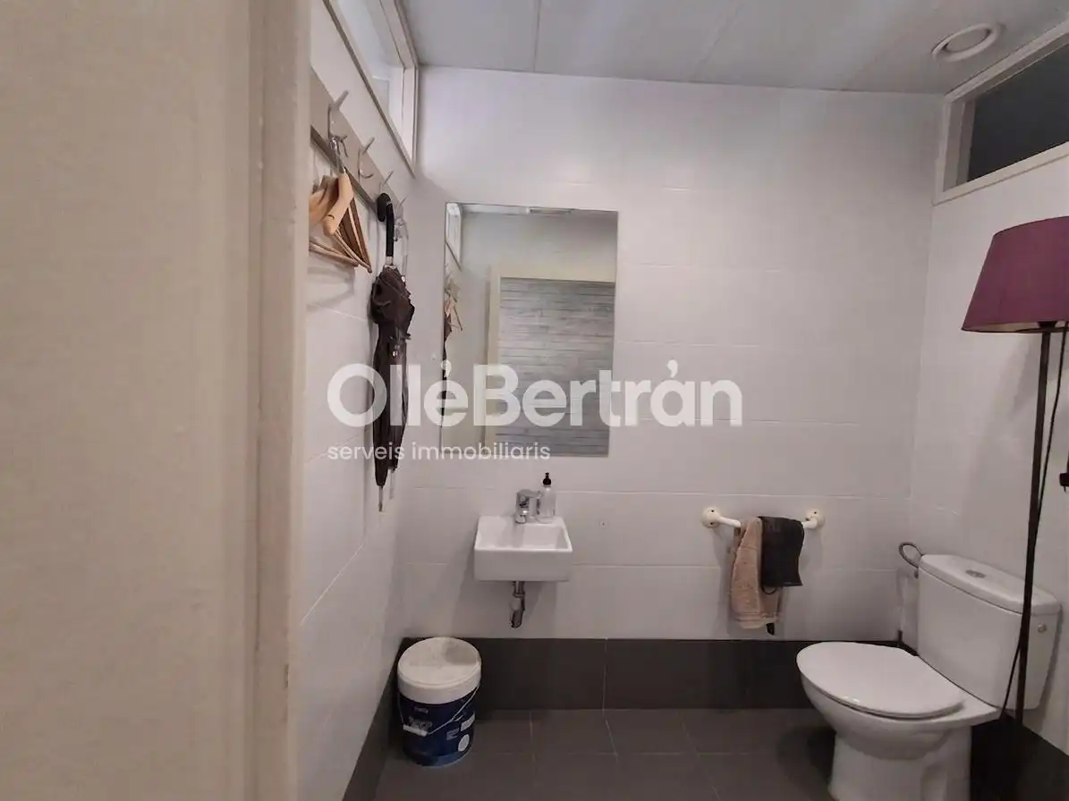 Bathroom of Commercial properties for rent in Barcelona