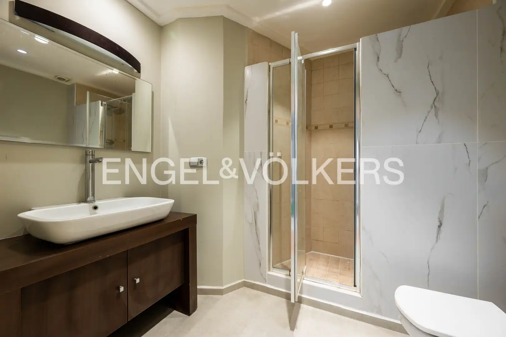 Bathroom of Flat for sale in Donostia - San Sebastián   with Heating and Balcony