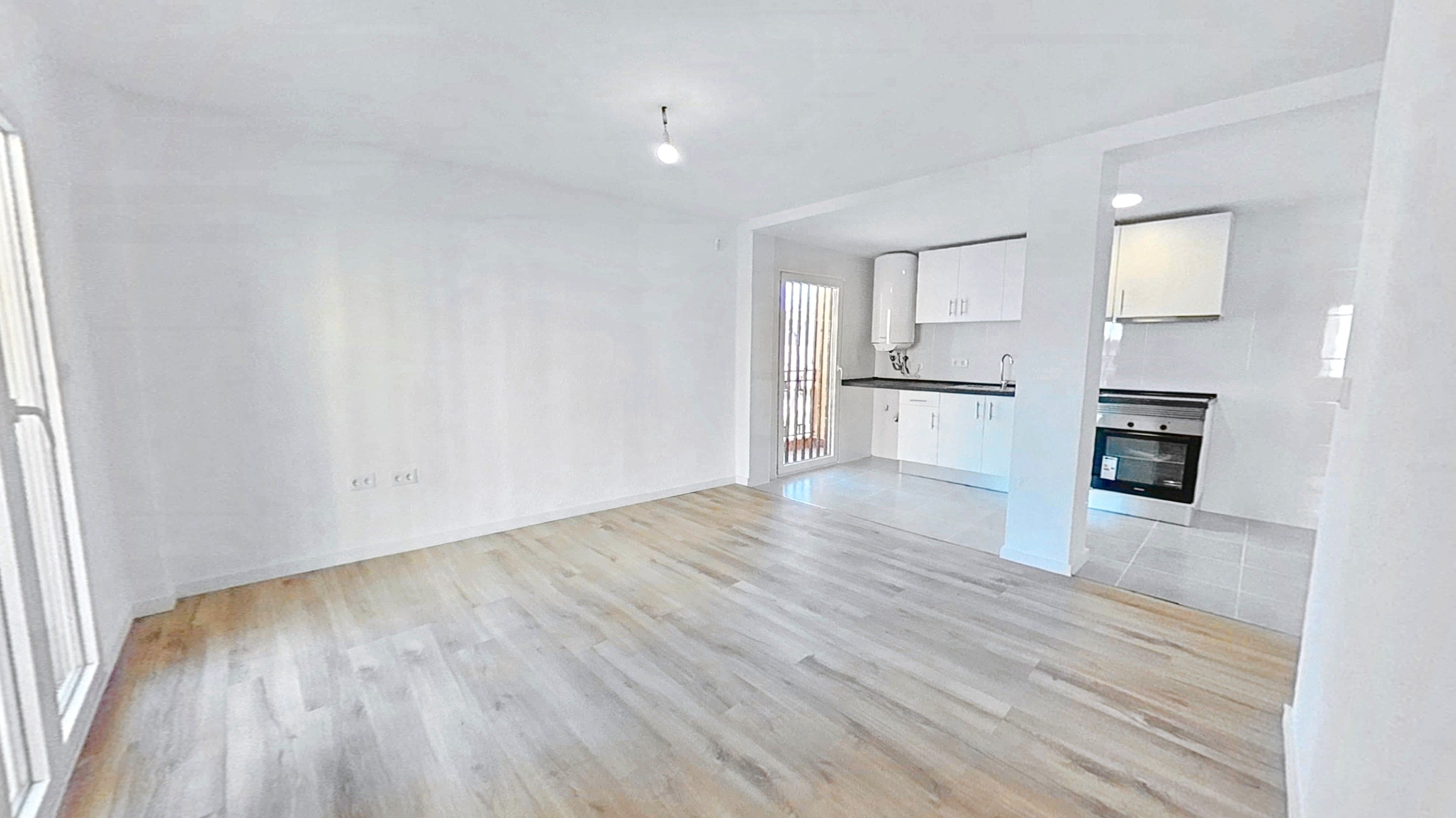 Exterior view of Flat to rent in  Valencia Capital  with Oven, Balcony and Pets allowed