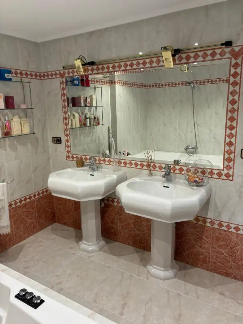 Bany de Àtic en venda en Jaén amb Aire condicionat, Calefacció i Parquet
