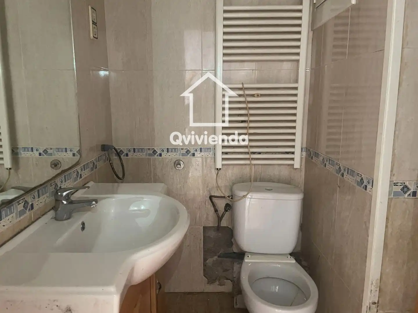 Bathroom of Flat for sale in Martorelles, Barcelona