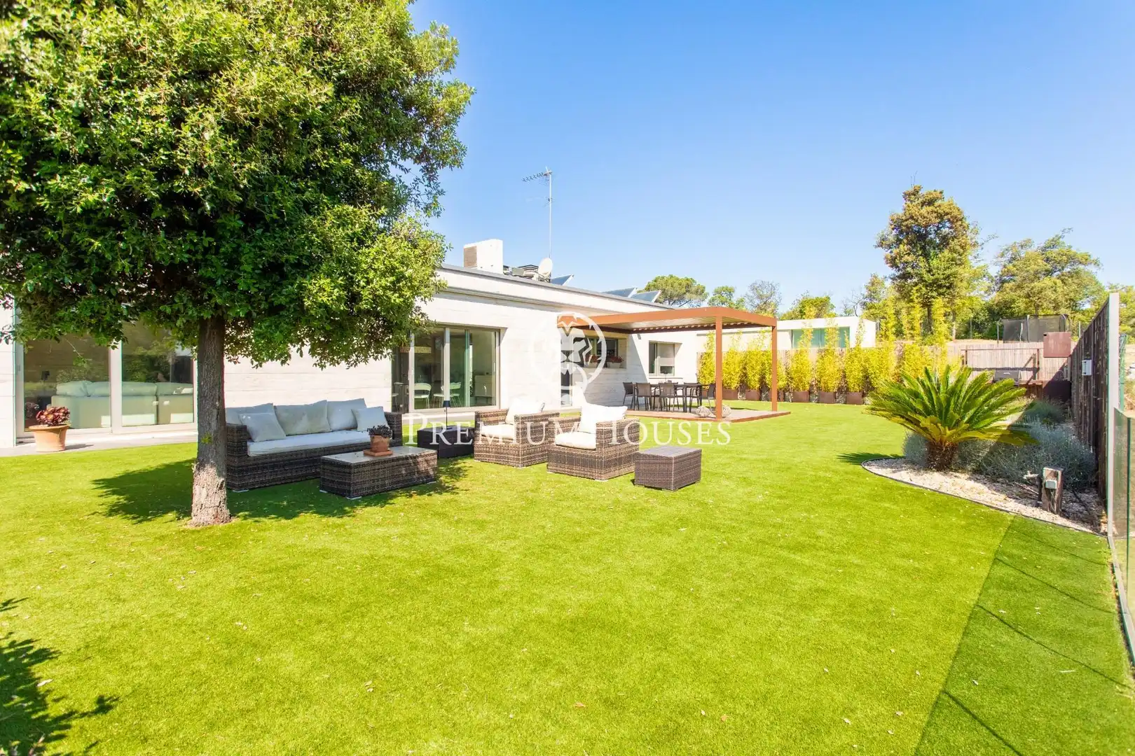 House with pool for sale in Vallromanes