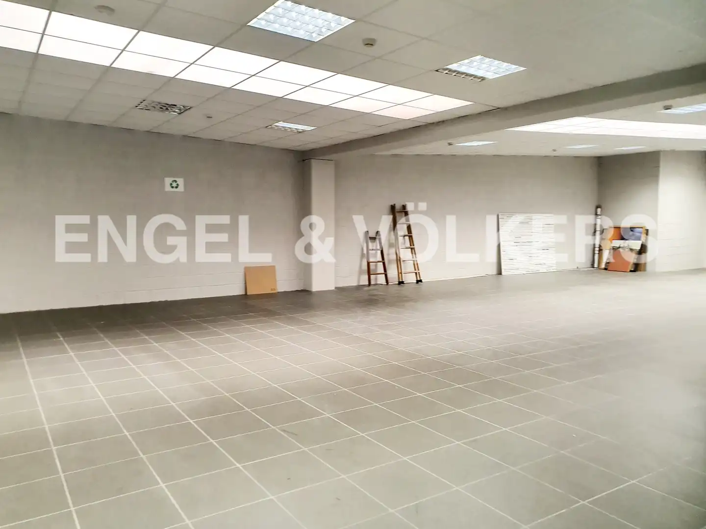 Nau industrial en venda en Cornellà de Llobregat