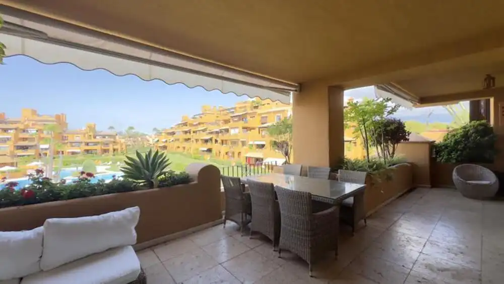 Terrassa de Apartament de lloguer en Estepona amb Aire condicionat, Terrassa i Piscina