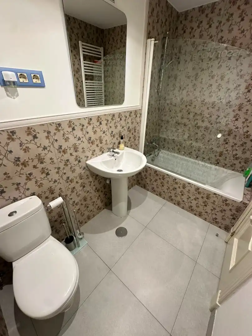Badezimmer von Wohnung zum Verkauf in Parla mit Klimaanlage, Heizung und Gemeinschaftspool