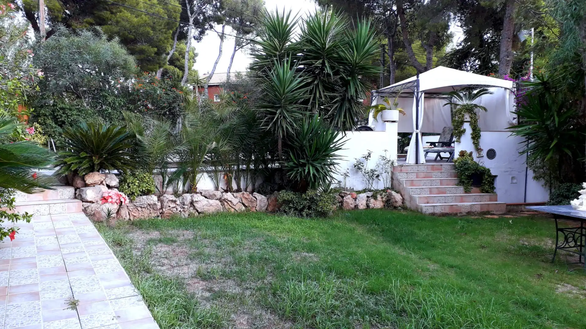 Jardí de Casa o xalet en venda en Castelldefels amb Aire condicionat, Calefacció i Jardí privat
