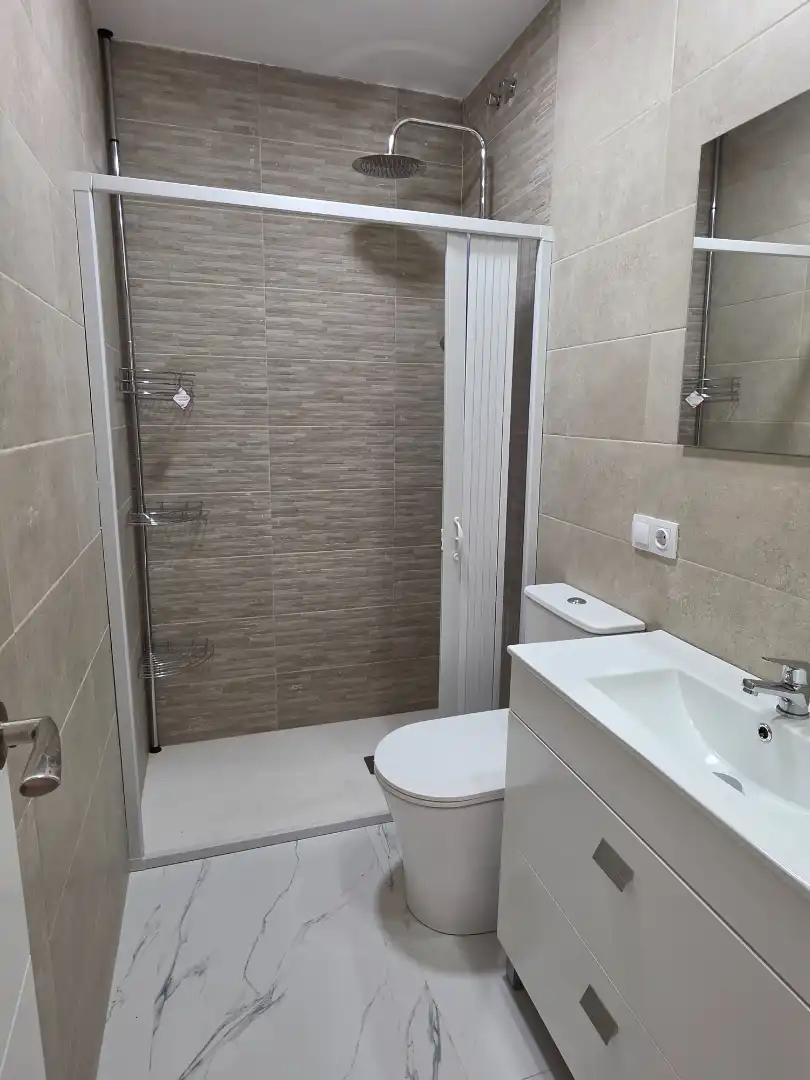 Estudio de alquiler en Calle Maestro Guerrero, 11, Parque Ayala - Jardín de la Abadía - Huelín