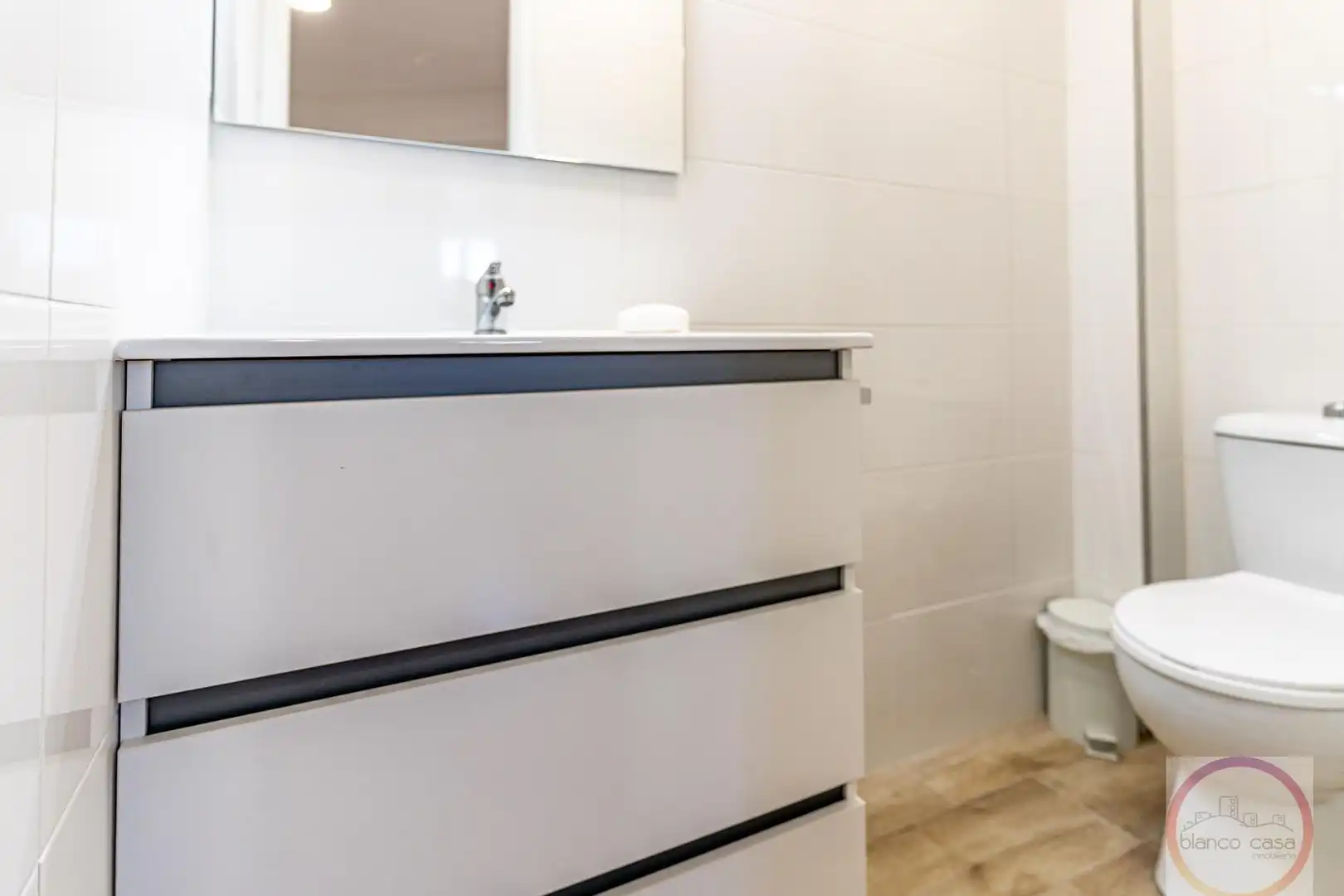 Baño de Piso en venta en A Coruña Capital  con Calefacción y Amueblado