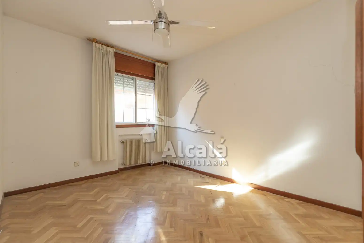 Habitación de Casa adosada en venta en Villalbilla con Aire acondicionado, Calefacción y Parquet
