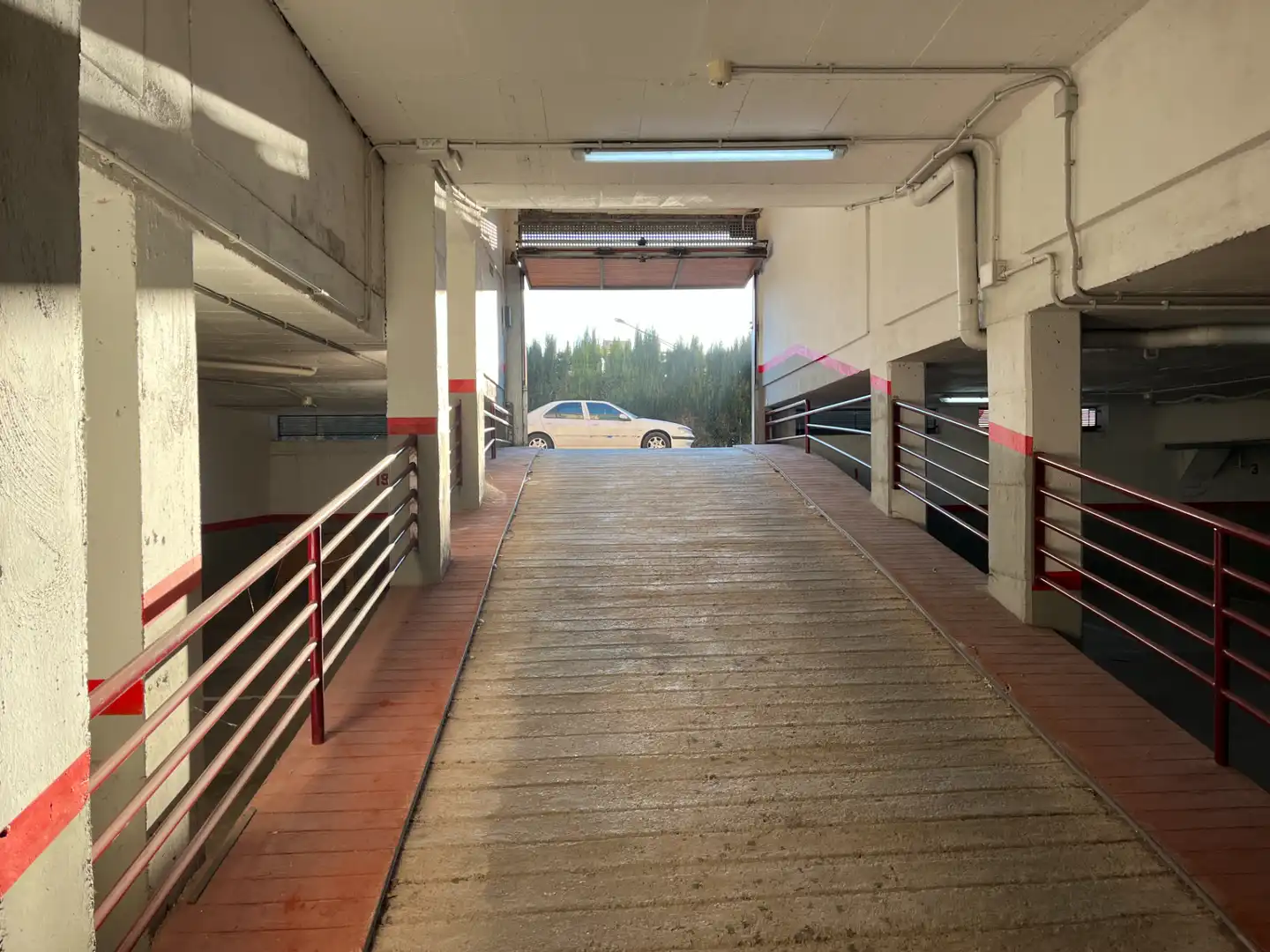 Parkplatz von Garage zur Miete in Cornellà del Terri