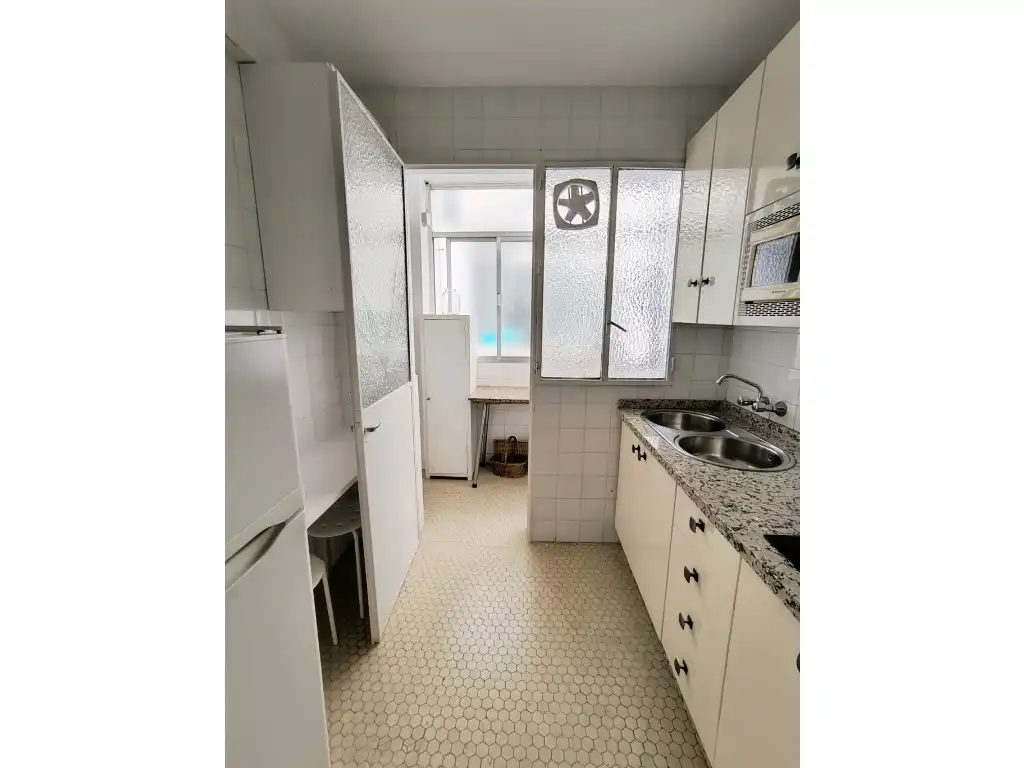 Flat for rent in Calle Julio Pellicer, Ciudad Jardín - Zoco