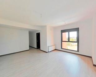 Living room of Flat for sale in  Madrid Capital  with Heating, Private garden and Storage room