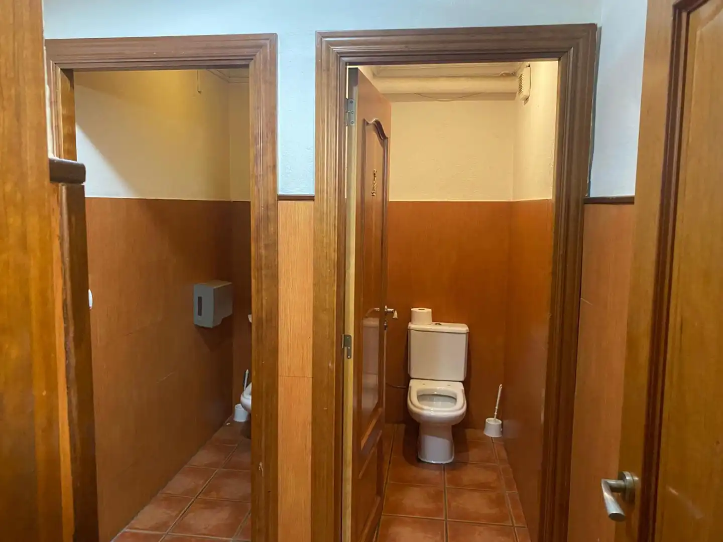 Bathroom of Commercial properties for sale in Sant Llorenç d'Hortons