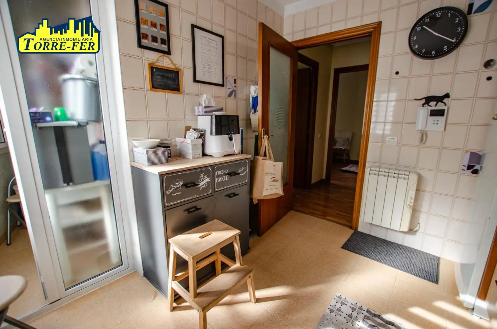 Küche von Wohnung zum Verkauf in Almería mit Klimaanlage und Heizung