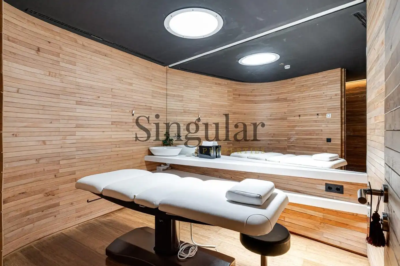Bedroom of Duplexes for sale in Barcelona  with Heating, Parquet flooring and Terrace