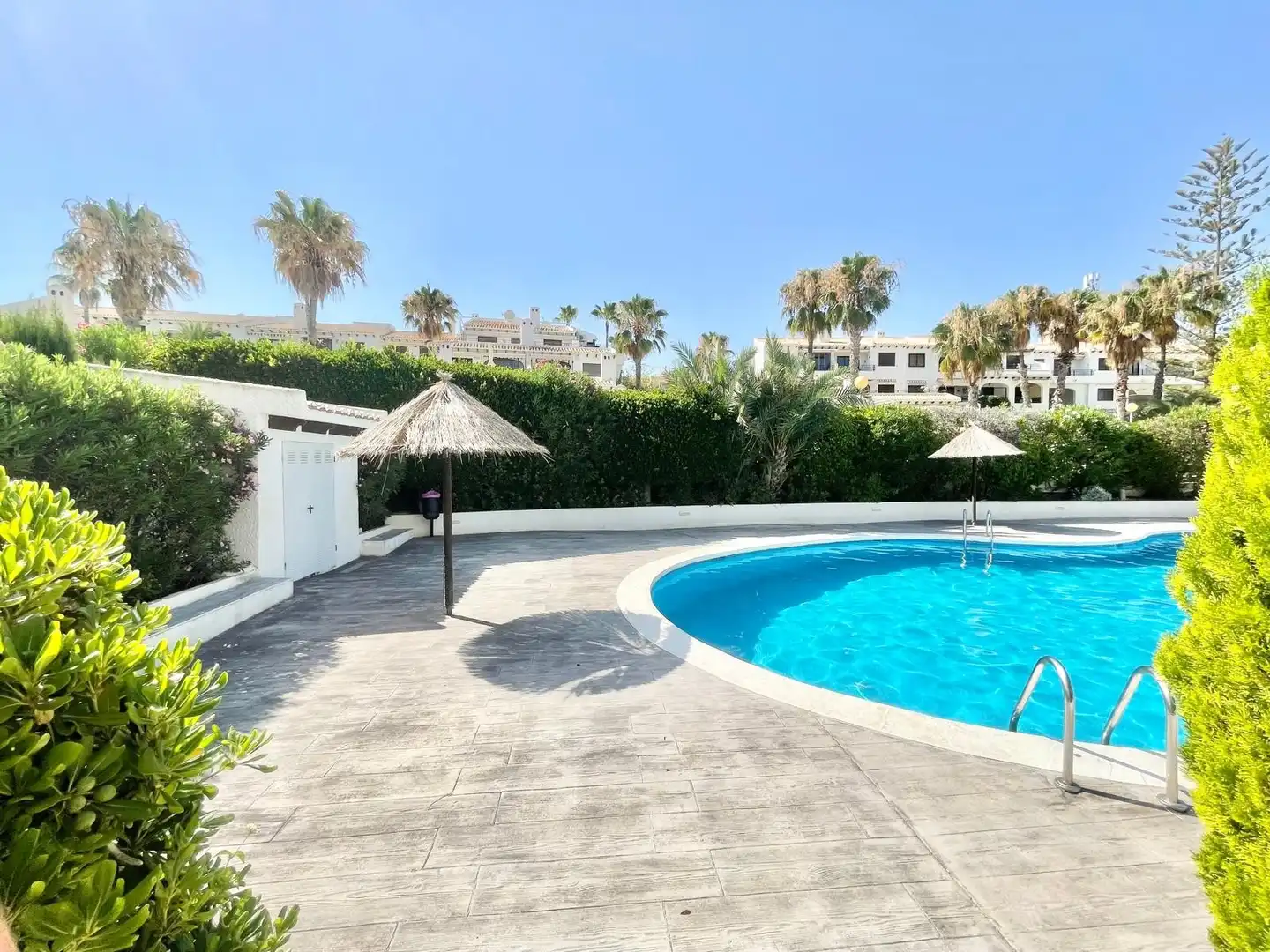 Piscina de Casa o xalet de lloguer en Orihuela amb Terrassa, Piscina i Moblat