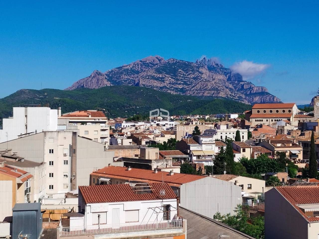 Vista exterior de Àtic en venda en Olesa de Montserrat amb Aire condicionat i Balcó