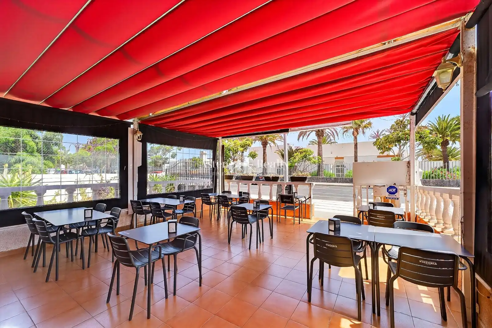 Terrasse von Geschaftsraum zur ubertragung in Arona mit Möbliert, Internet und Alarm