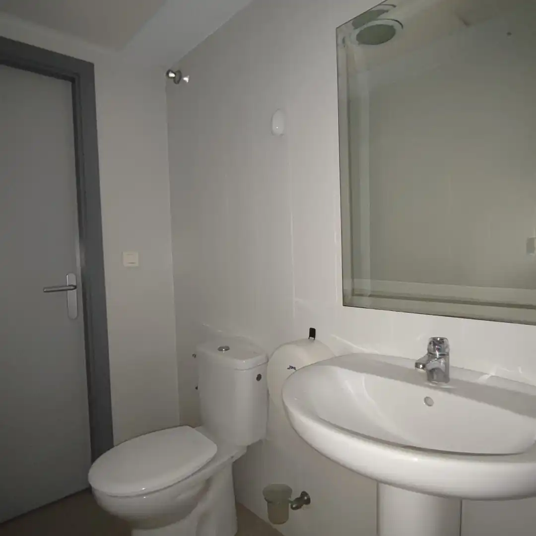 Baño de Local en venta en Fuente-Tójar con Aire acondicionado