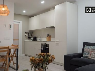 Appartamento con balcone in affitto a Gràcia