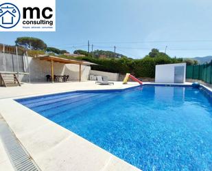 Swimming pool of House or chalet for sale in Vilanova del Vallès  with Air Conditioner, Heating and Terrace