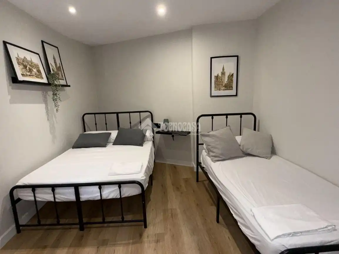 Bedroom of Flat for sale in Sevilla