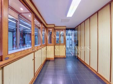 Local comercial de lloguer a Carrer de l'Alzinaret 4