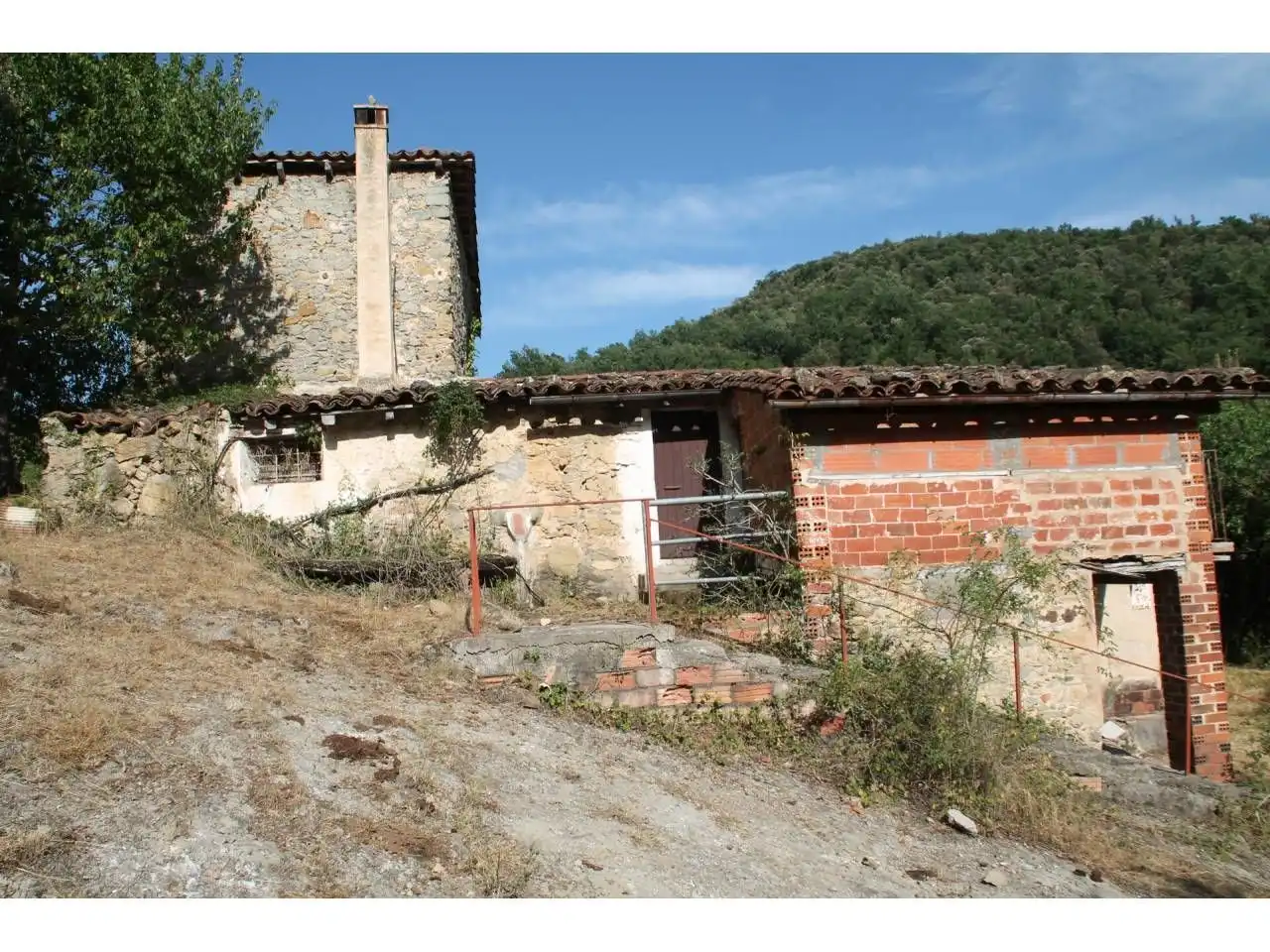 Vista exterior de Finca rústica en venda en Sant Feliu de Pallerols amb Jardí privat i Terrassa