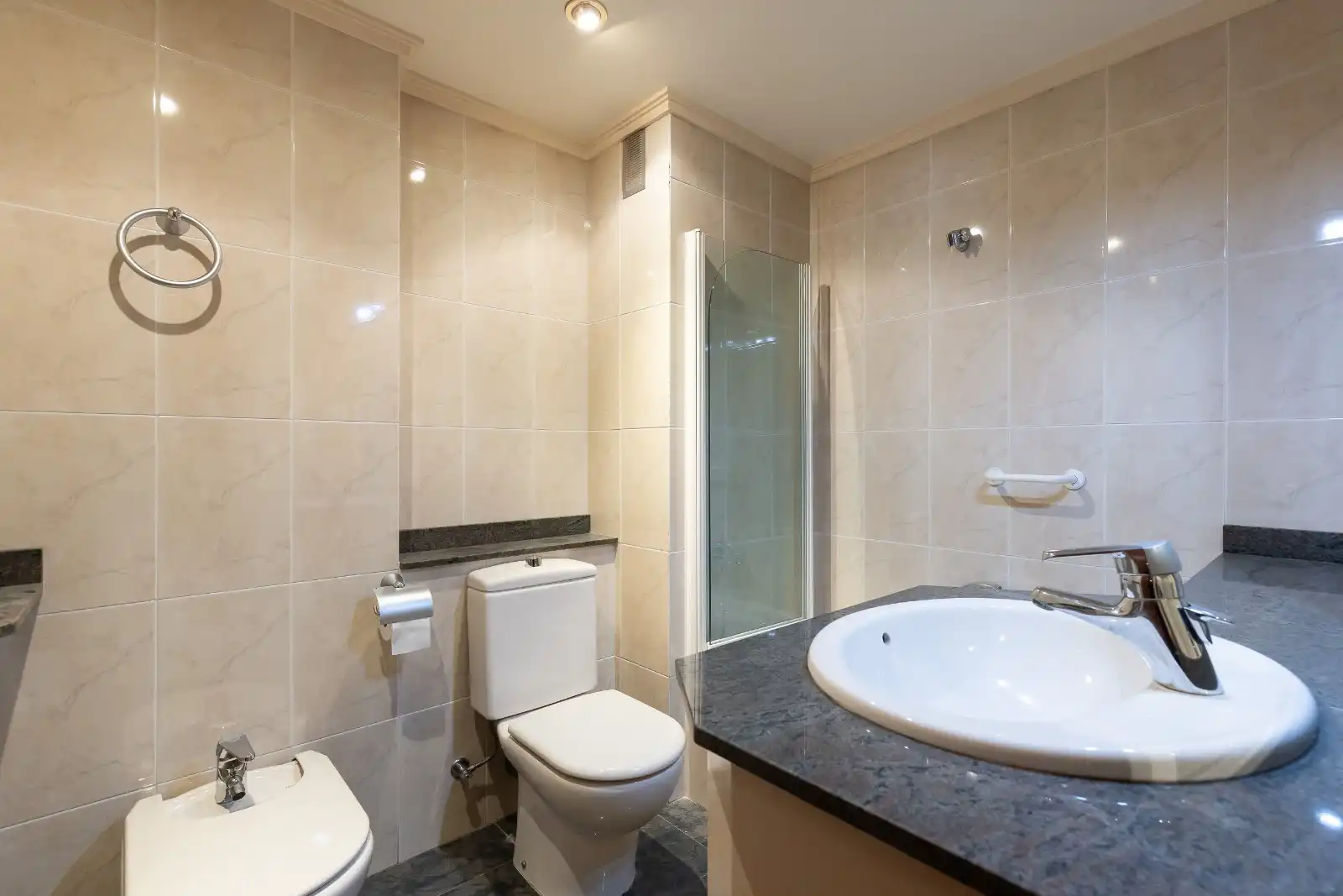 Baño de Piso en venta en Tarragona con Calefacción, Parquet y Terraza