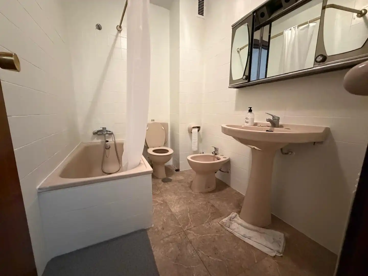 Baño de Piso para compartir en Jaén con Aire acondicionado, Calefacción y Amueblado