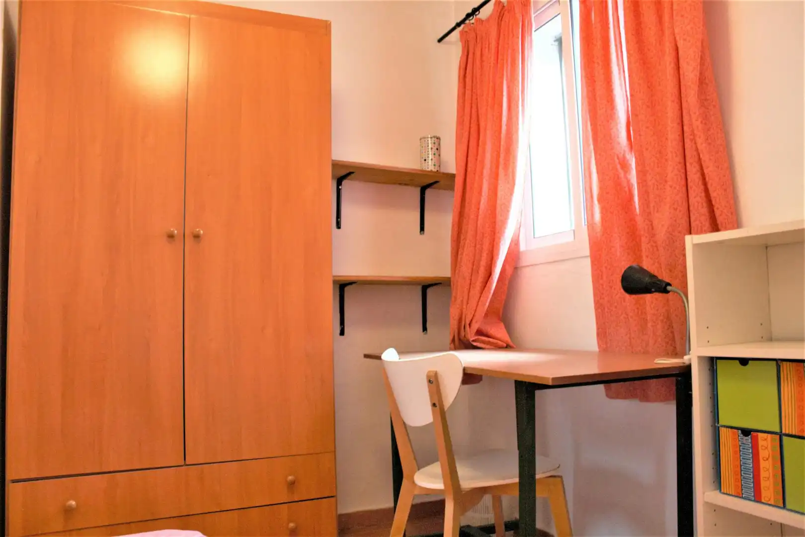 Bedroom of Flat for share in Sevilla  with Furnished, Washing machine and TV