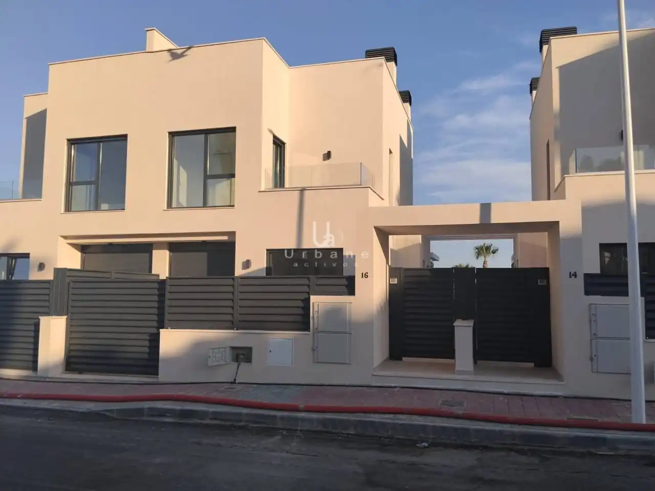 Vista exterior de Casa o chalet en venta en Los Alcázares con Aire acondicionado, Calefacción y Jardín privado