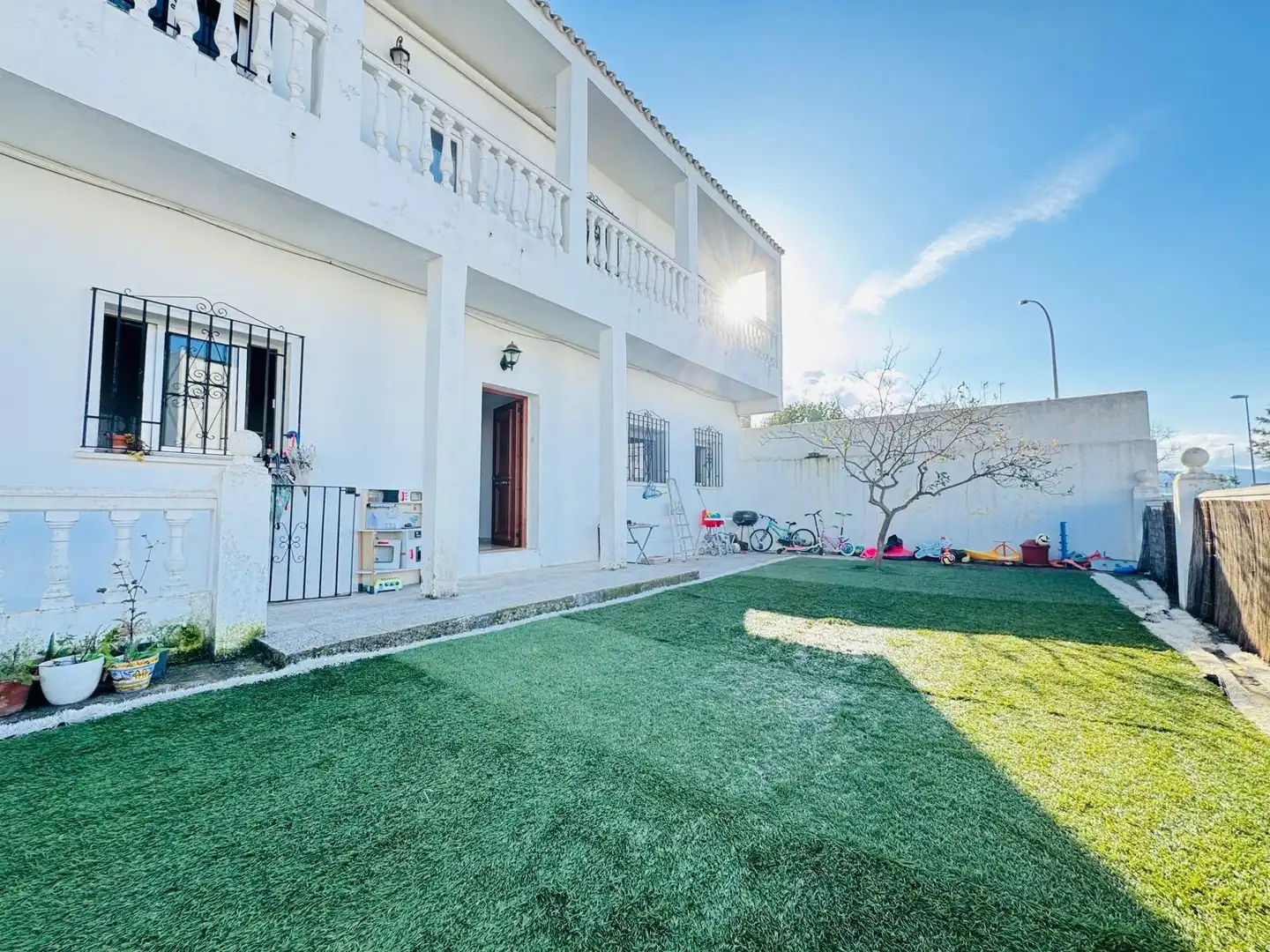 Exterior view of Houses for sale in Algeciras  with Storage room