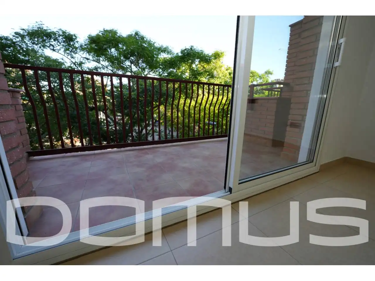 Piso con terraza en venta en Vinyets - Molí Vell