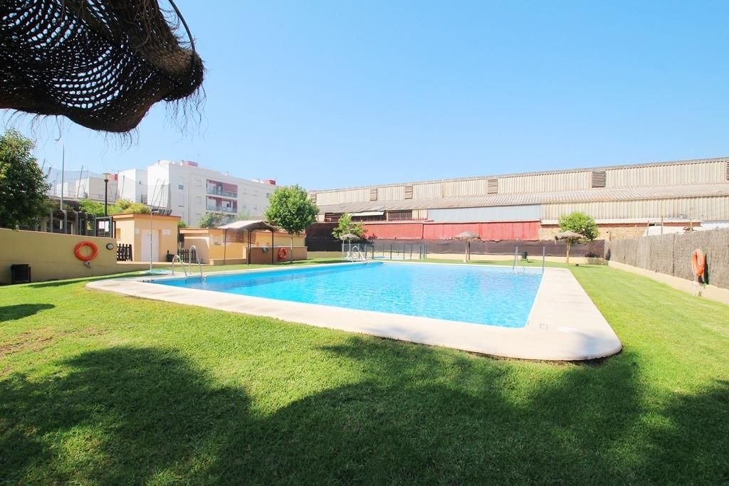 Piscina de Pis en venda en Jerez de la Frontera amb Aire condicionat, Jardí privat i Terrassa
