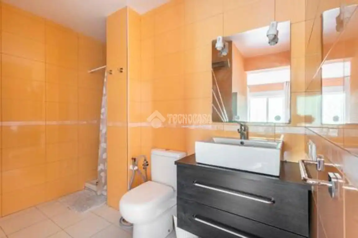 Baño de Piso en venta en Alicante / Alacant con Aire acondicionado y Balcón