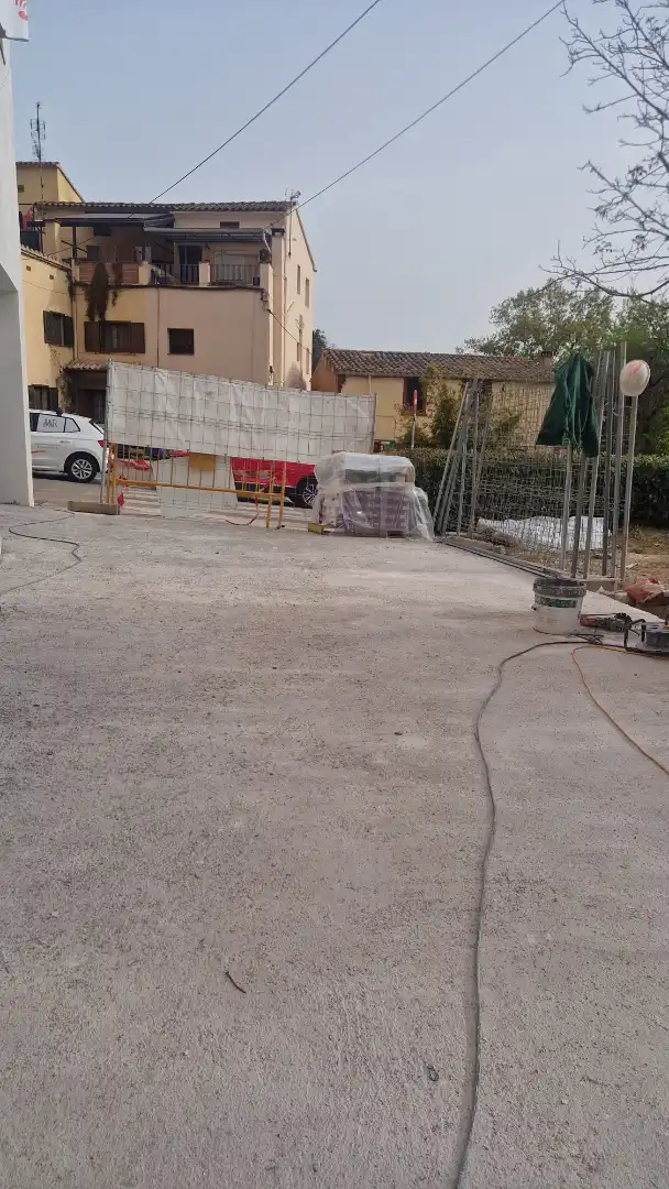 Aparcament de Casa adosada en venda en Torrelles de Llobregat amb Aire condicionat, Calefacció i Jardí privat